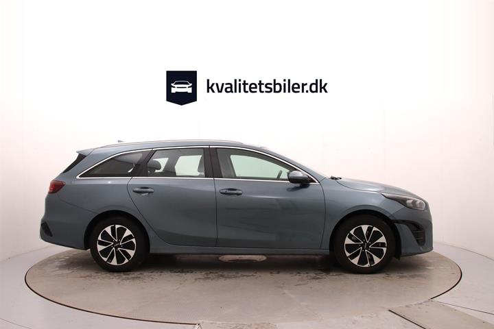 Grå Kia Ceed fra 2023