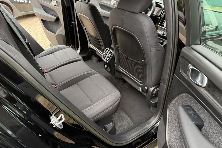 Sort Volvo XC40 fra 2023