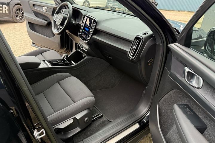 Sort Volvo XC40 fra 2023
