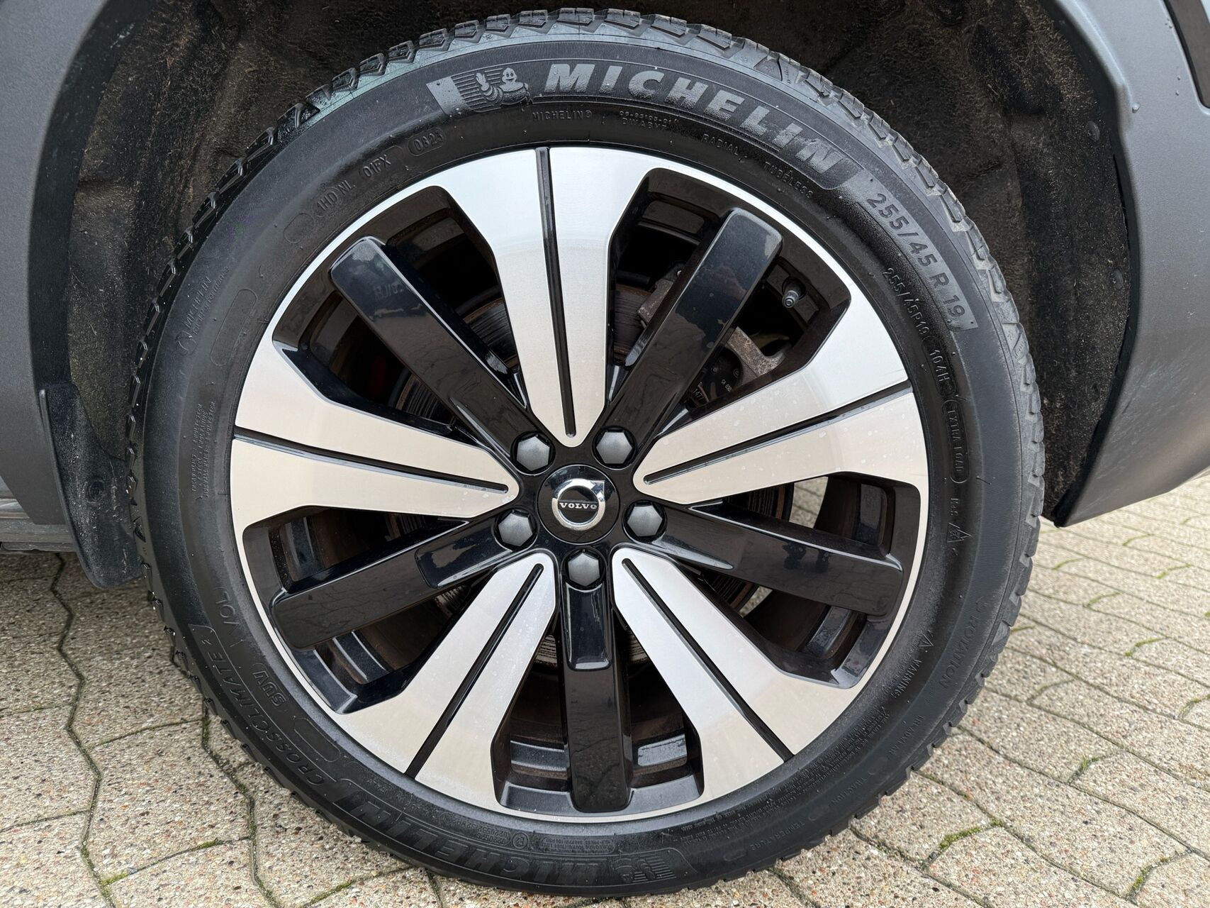 Sort Volvo XC40 fra 2023