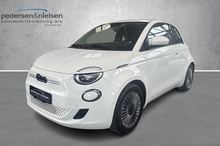 Hvid Fiat 500e fra 2023