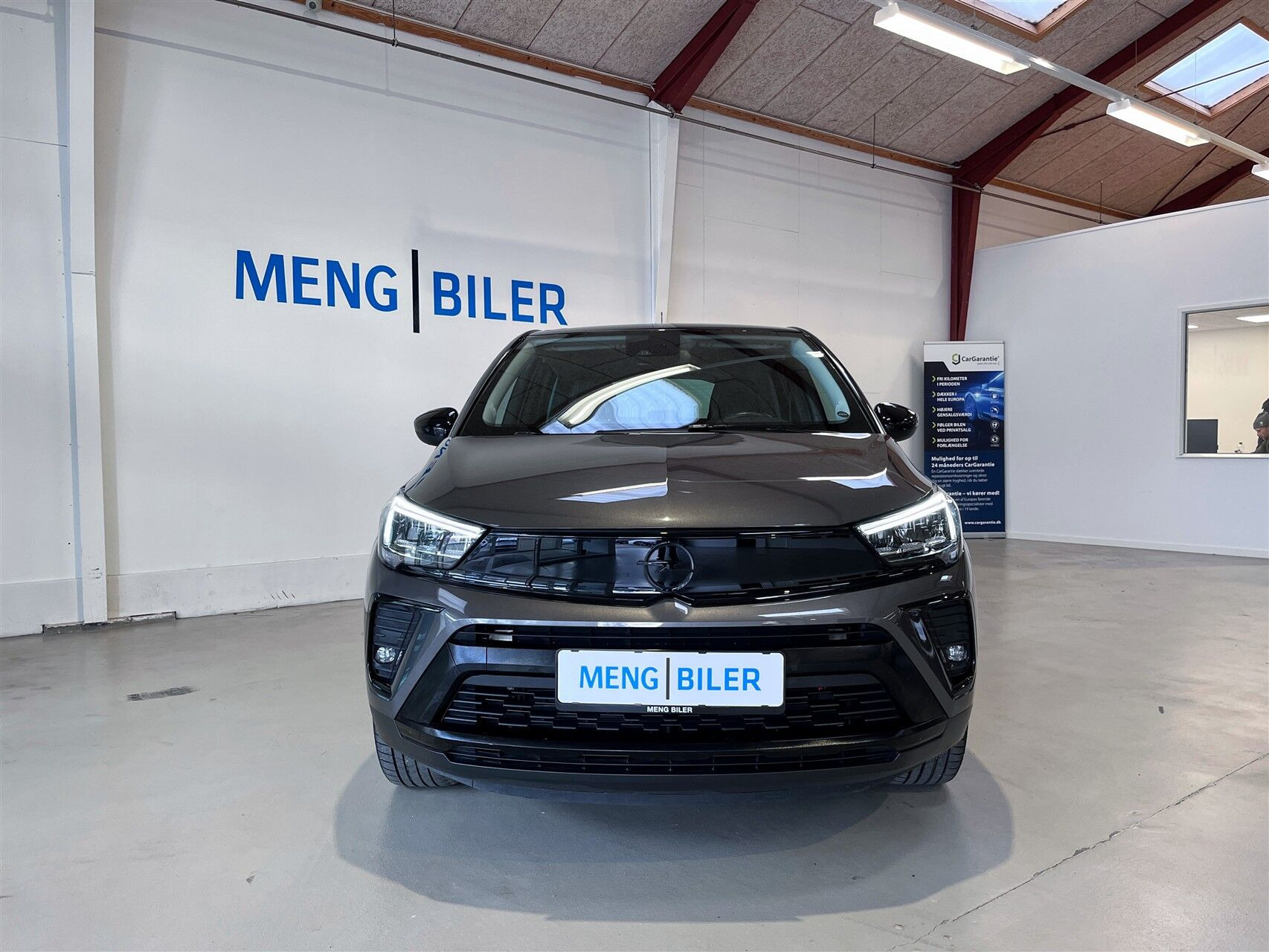 Grå Opel Crossland fra 2023
