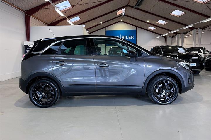 Grå Opel Crossland fra 2023