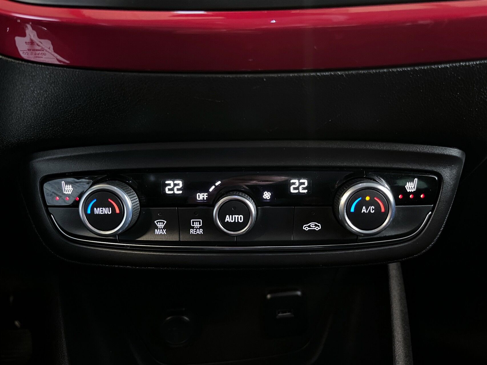 Grå Opel Crossland fra 2023