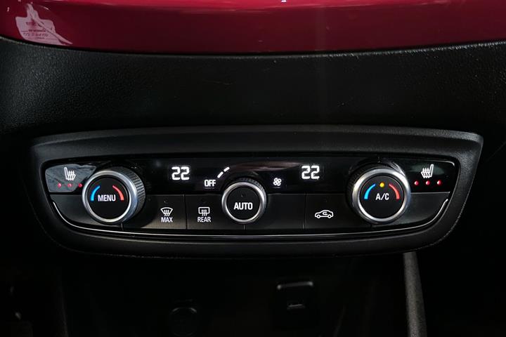 Grå Opel Crossland fra 2023