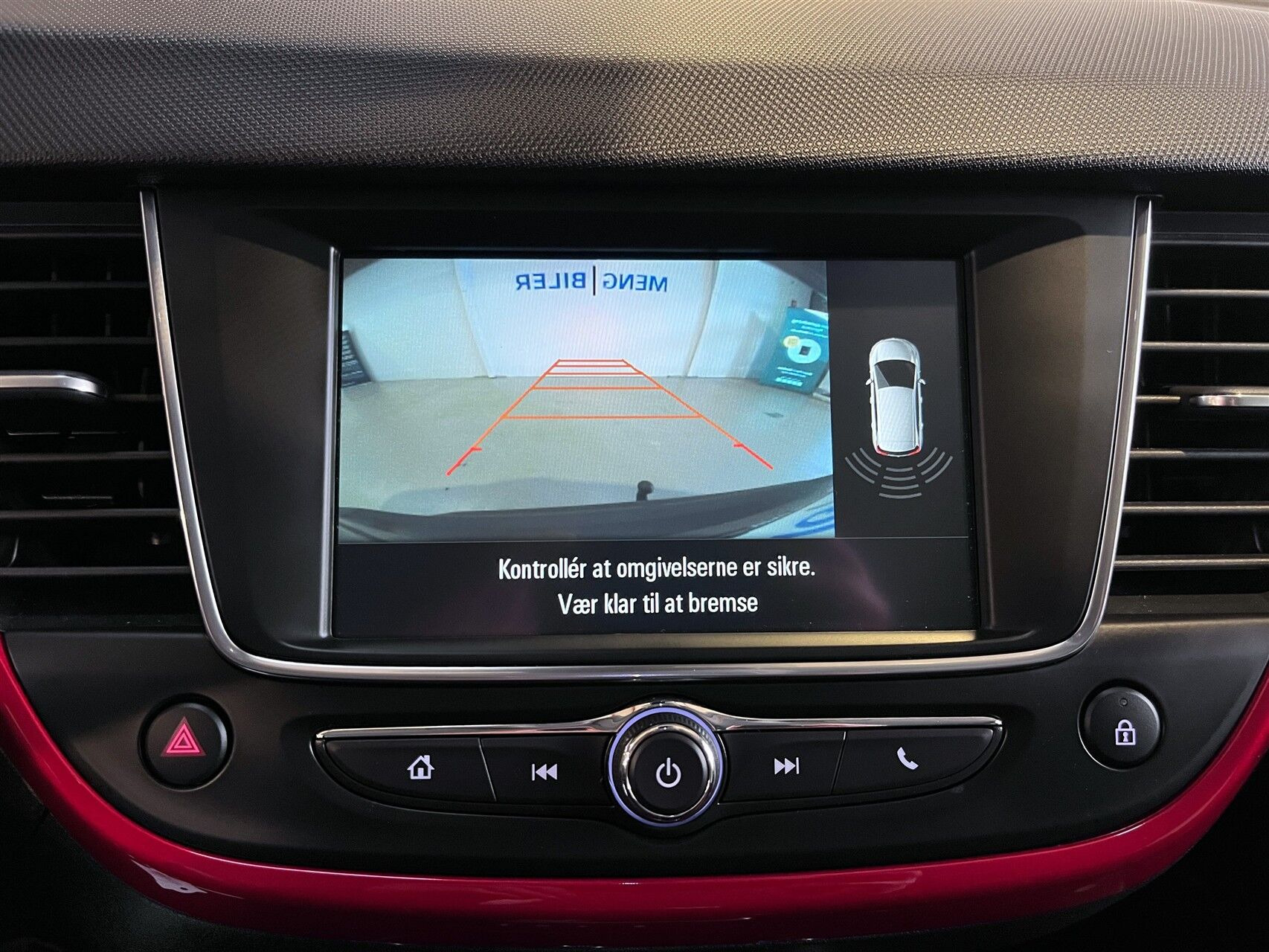Grå Opel Crossland fra 2023