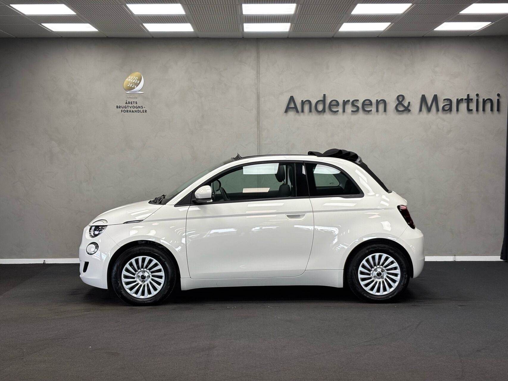 Hvid Fiat 500e fra 2023