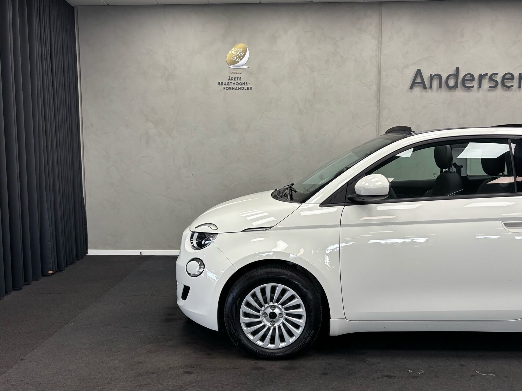 Hvid Fiat 500e fra 2023
