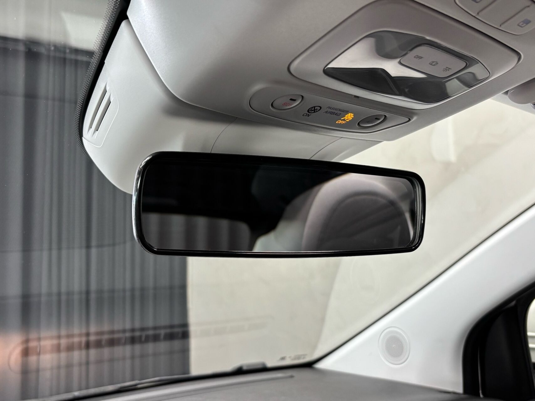 Hvid Fiat 500e fra 2023