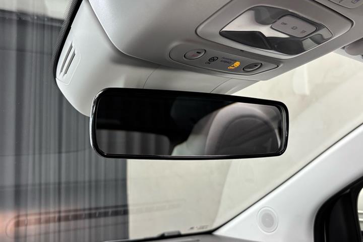 Hvid Fiat 500e fra 2023