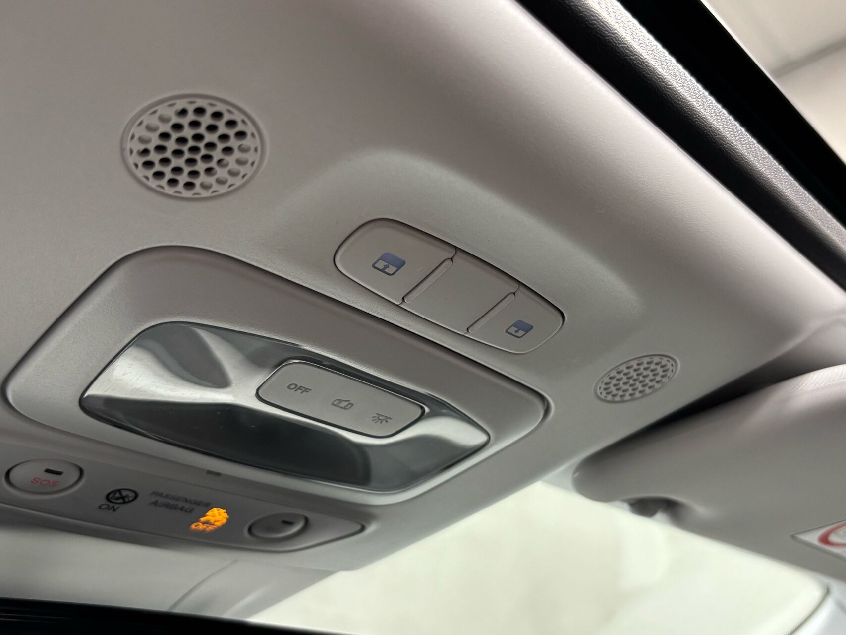 Hvid Fiat 500e fra 2023