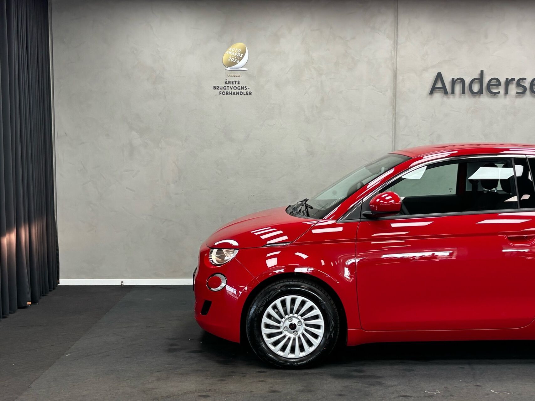 Rød Fiat 500e fra 2023