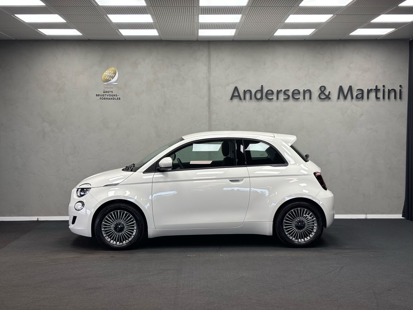 Hvid Fiat 500e fra 2023
