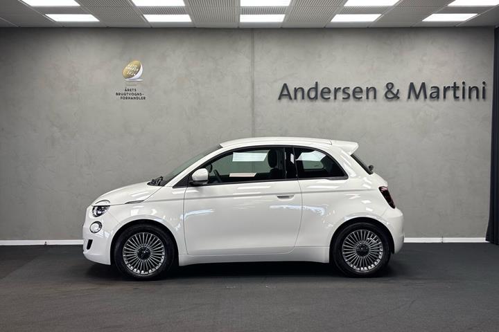 Hvid Fiat 500e fra 2023