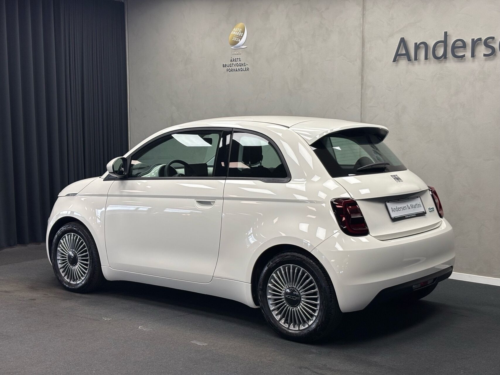 Hvid Fiat 500e fra 2023