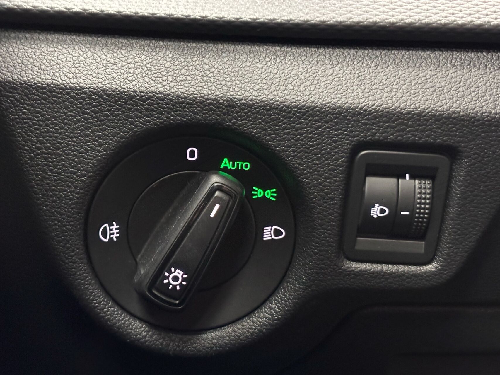 Grå Skoda Kamiq fra 2021