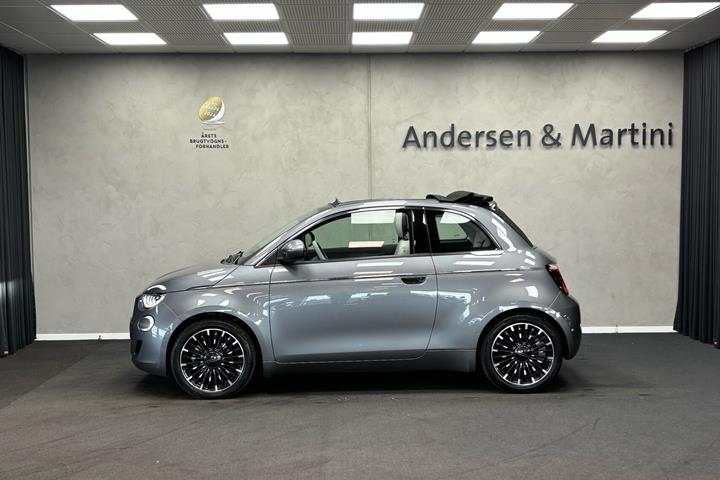 Grå Fiat 500e fra 2021
