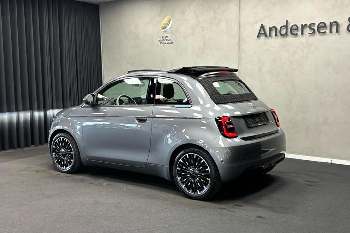 Grå Fiat 500e fra 2021