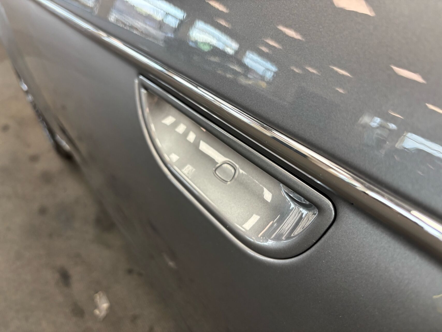 Grå Fiat 500e fra 2021