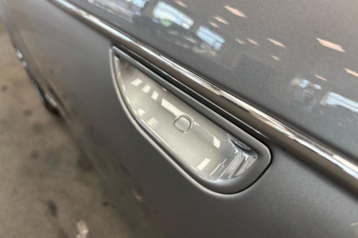 Grå Fiat 500e fra 2021