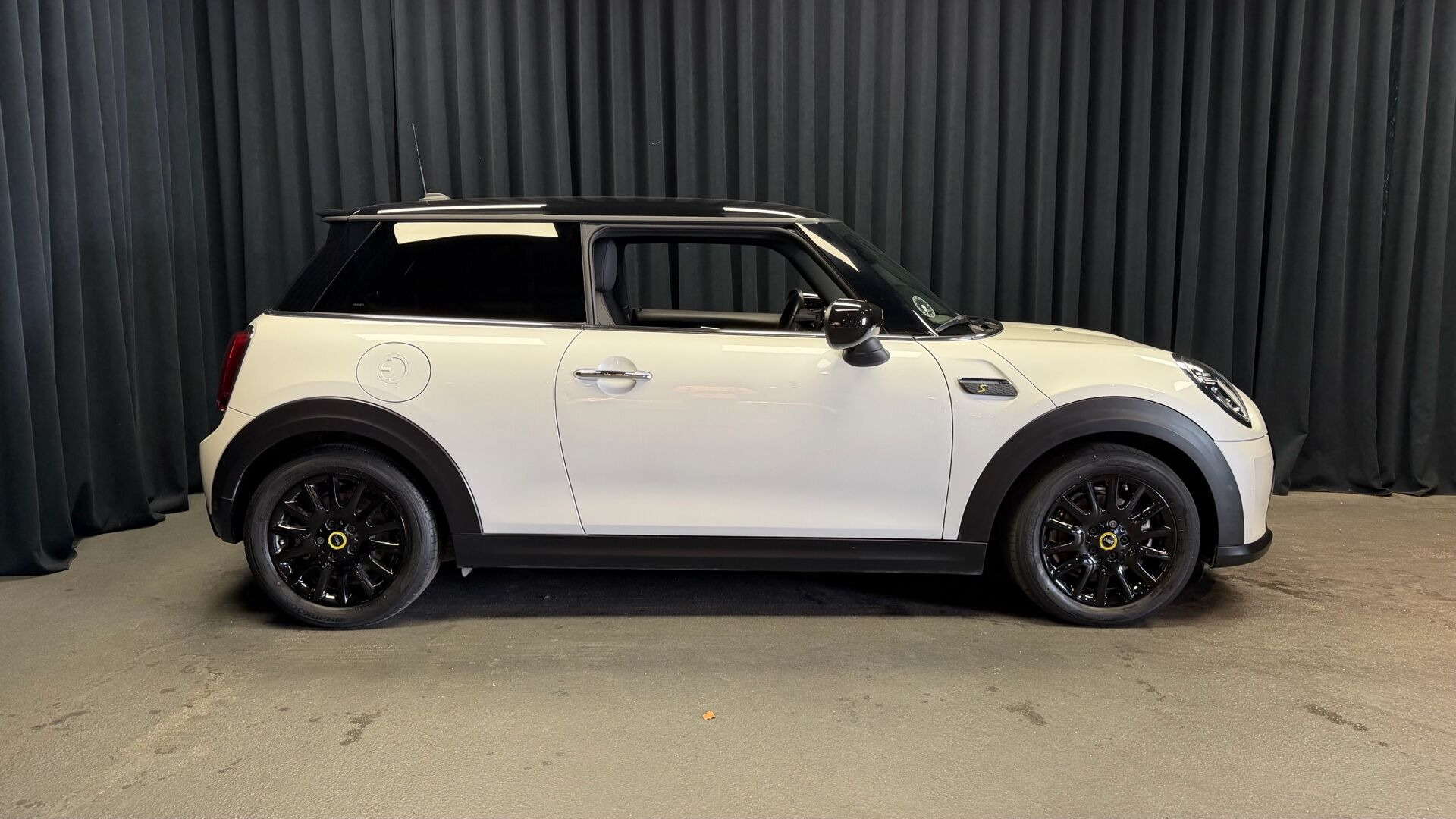 Hvid Mini Cooper fra 2023