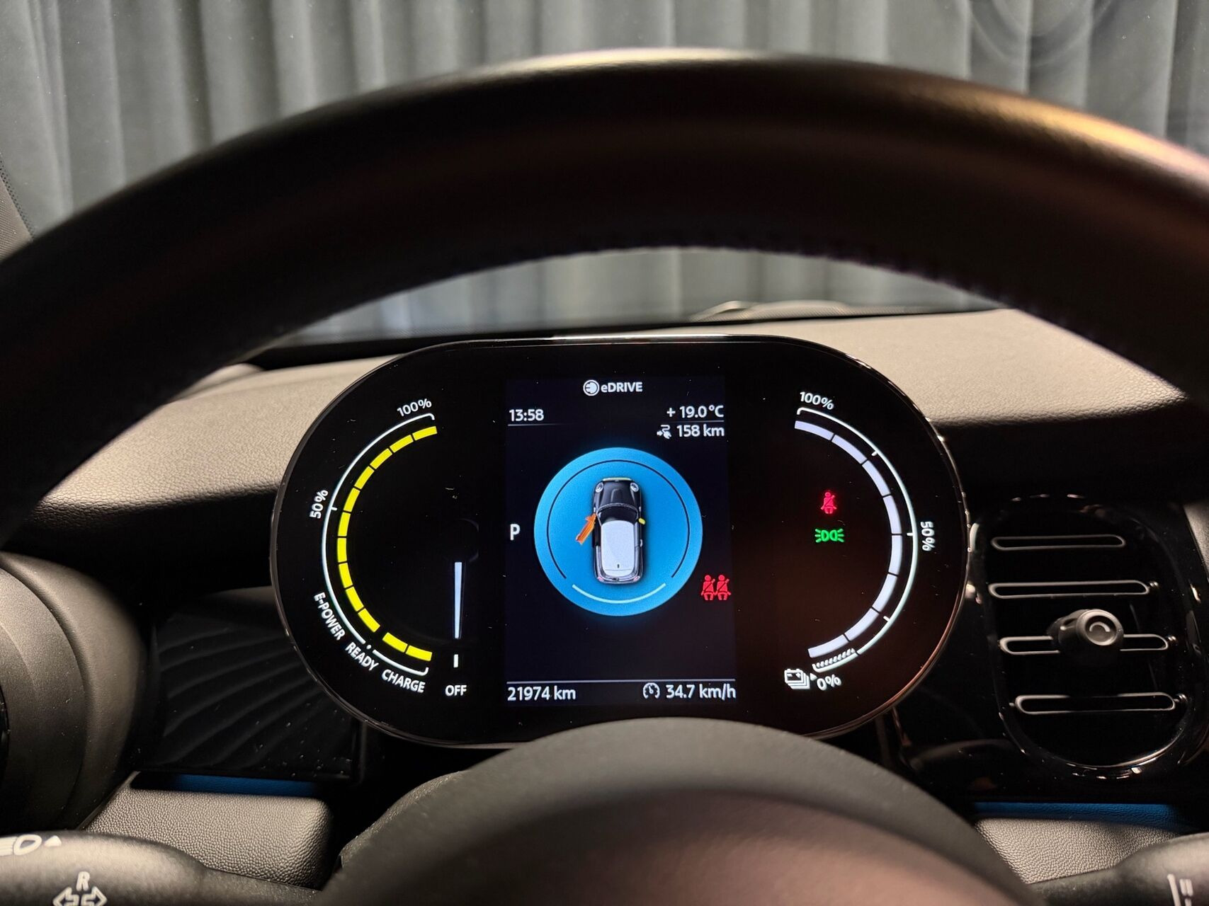 Hvid Mini Cooper fra 2023