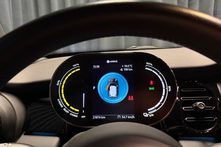 Hvid Mini Cooper fra 2023