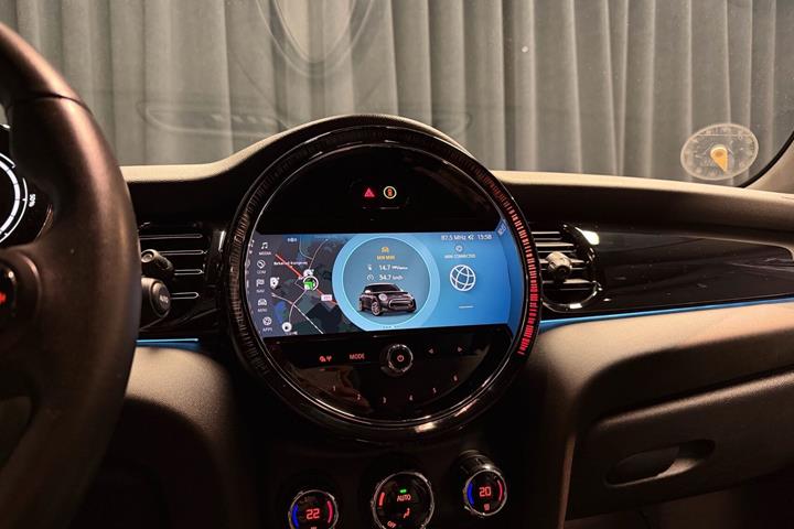 Hvid Mini Cooper fra 2023