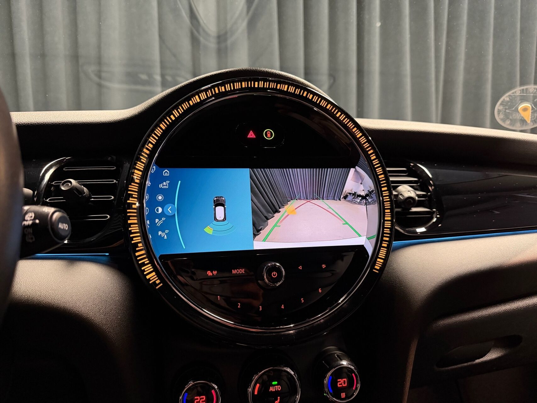 Hvid Mini Cooper fra 2023