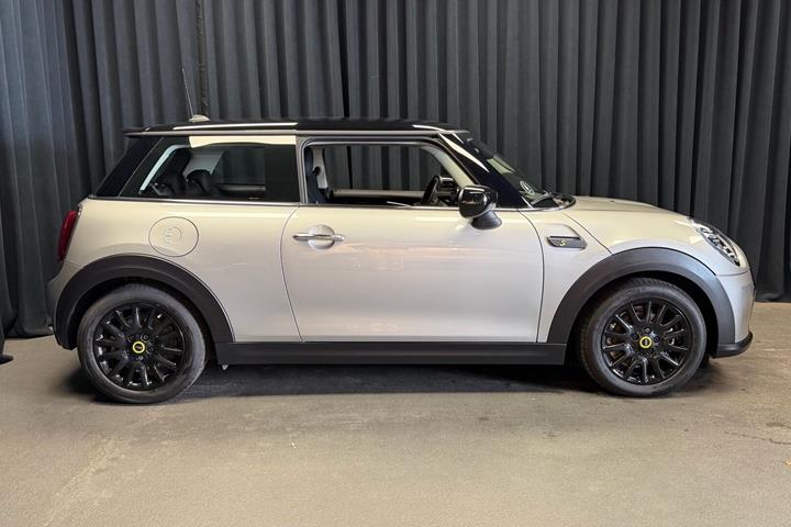 Sølv Mini Cooper fra 2023