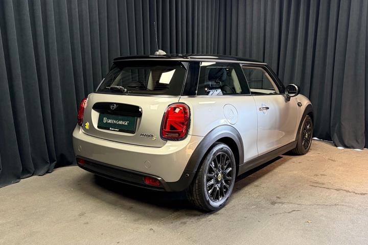 Sølv Mini Cooper fra 2023