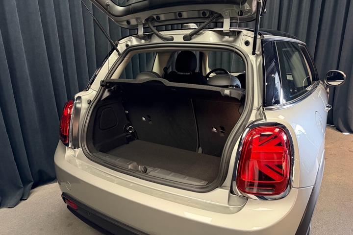 Sølv Mini Cooper fra 2023
