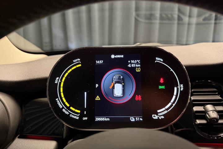 Sølv Mini Cooper fra 2023