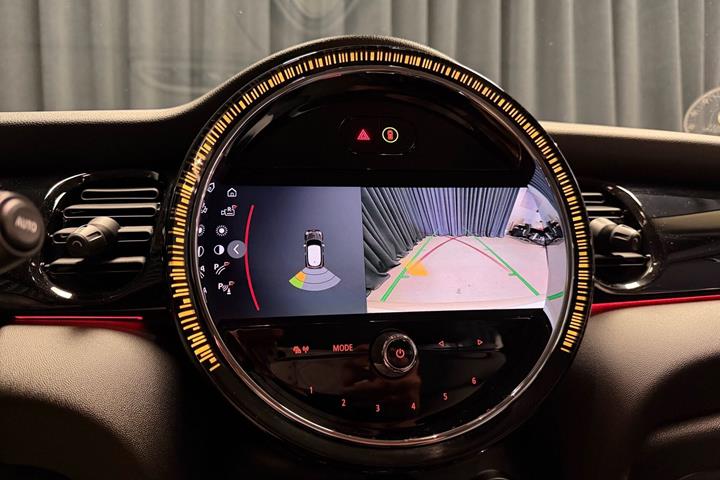 Sølv Mini Cooper fra 2023