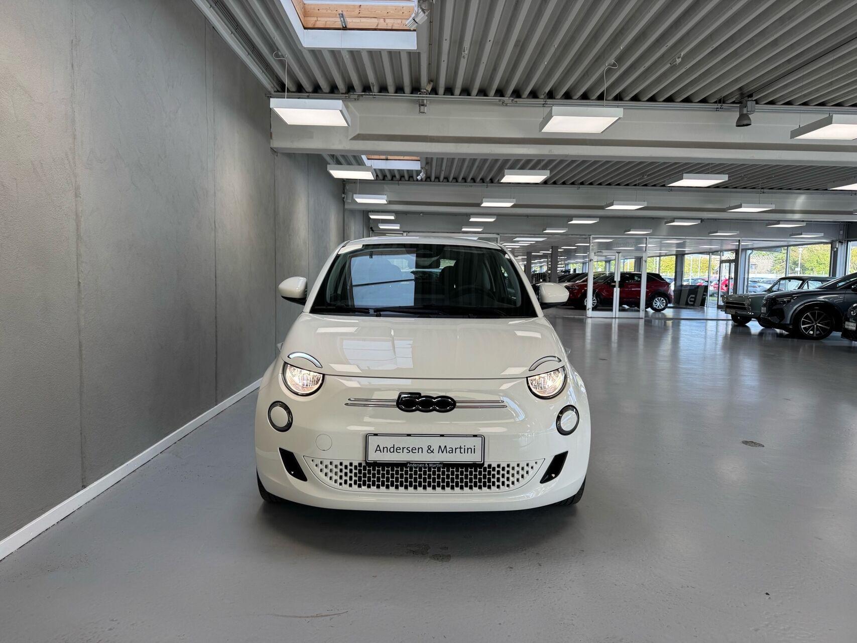 Hvid Fiat 500e fra 2023
