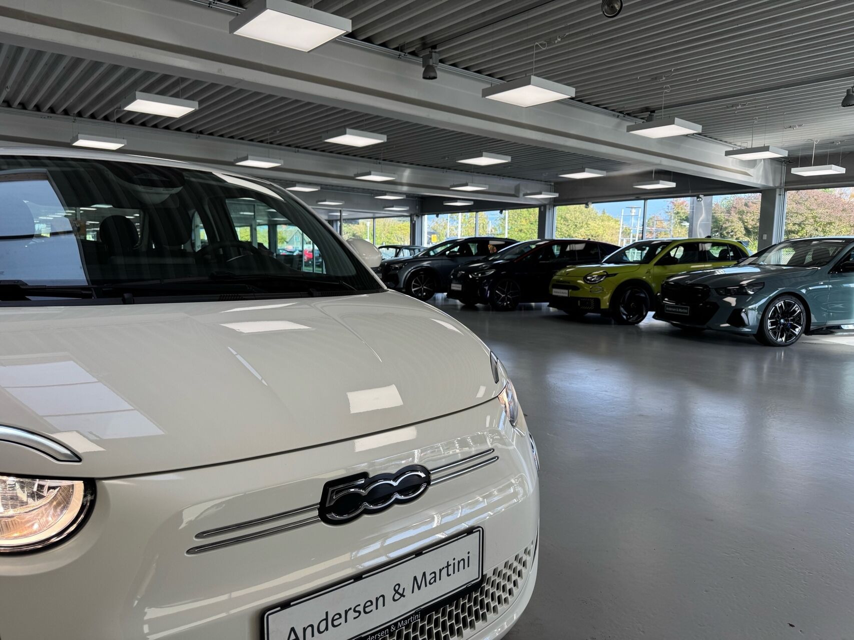 Hvid Fiat 500e fra 2023