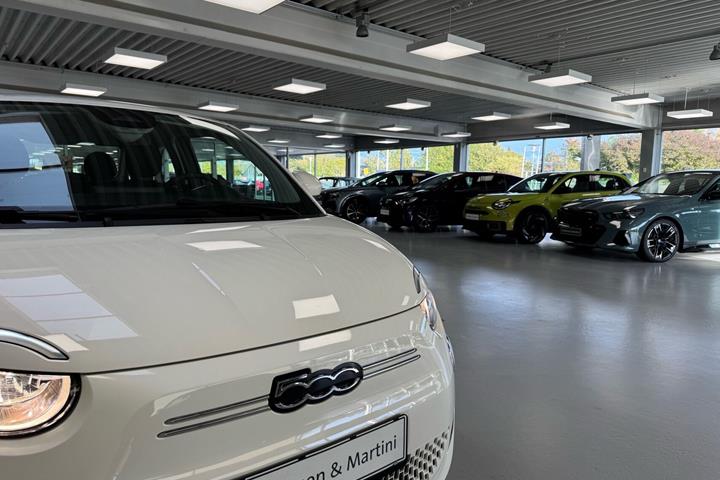 Hvid Fiat 500e fra 2023