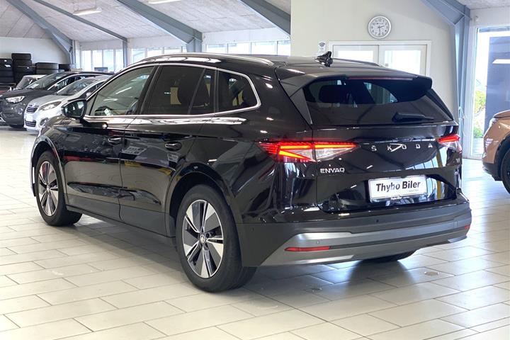 Sort Skoda Enyaq fra 2023
