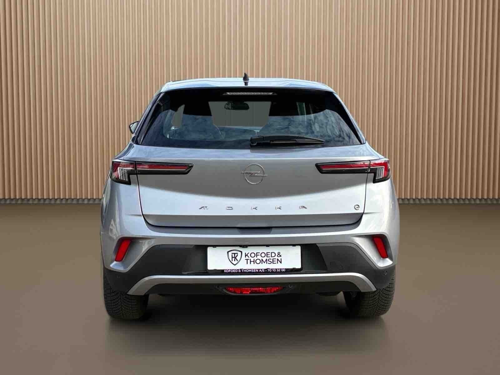 Grå Opel Mokka-e fra 2024