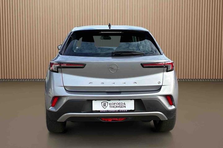 Grå Opel Mokka-e fra 2024