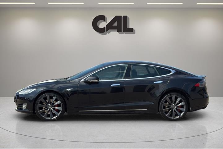 Sort Tesla Model S fra 2015