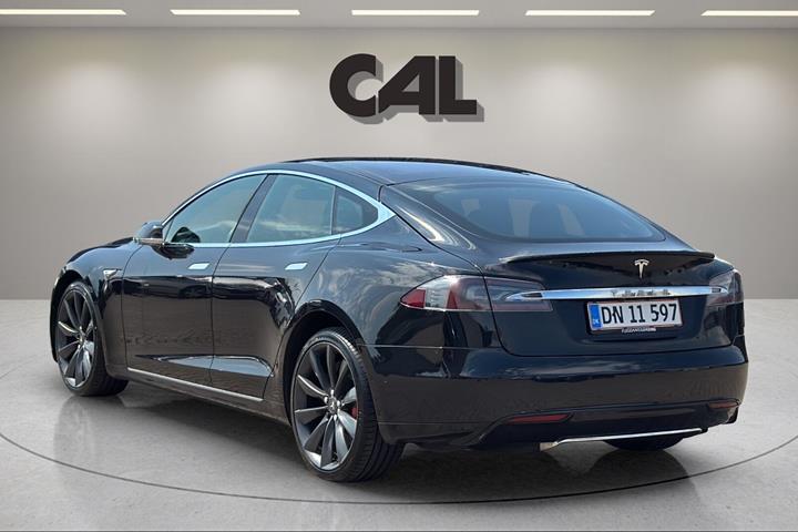 Sort Tesla Model S fra 2015