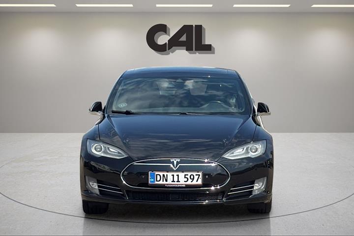 Sort Tesla Model S fra 2015