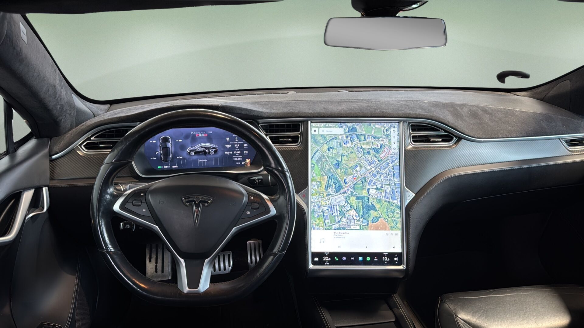 Sort Tesla Model S fra 2015