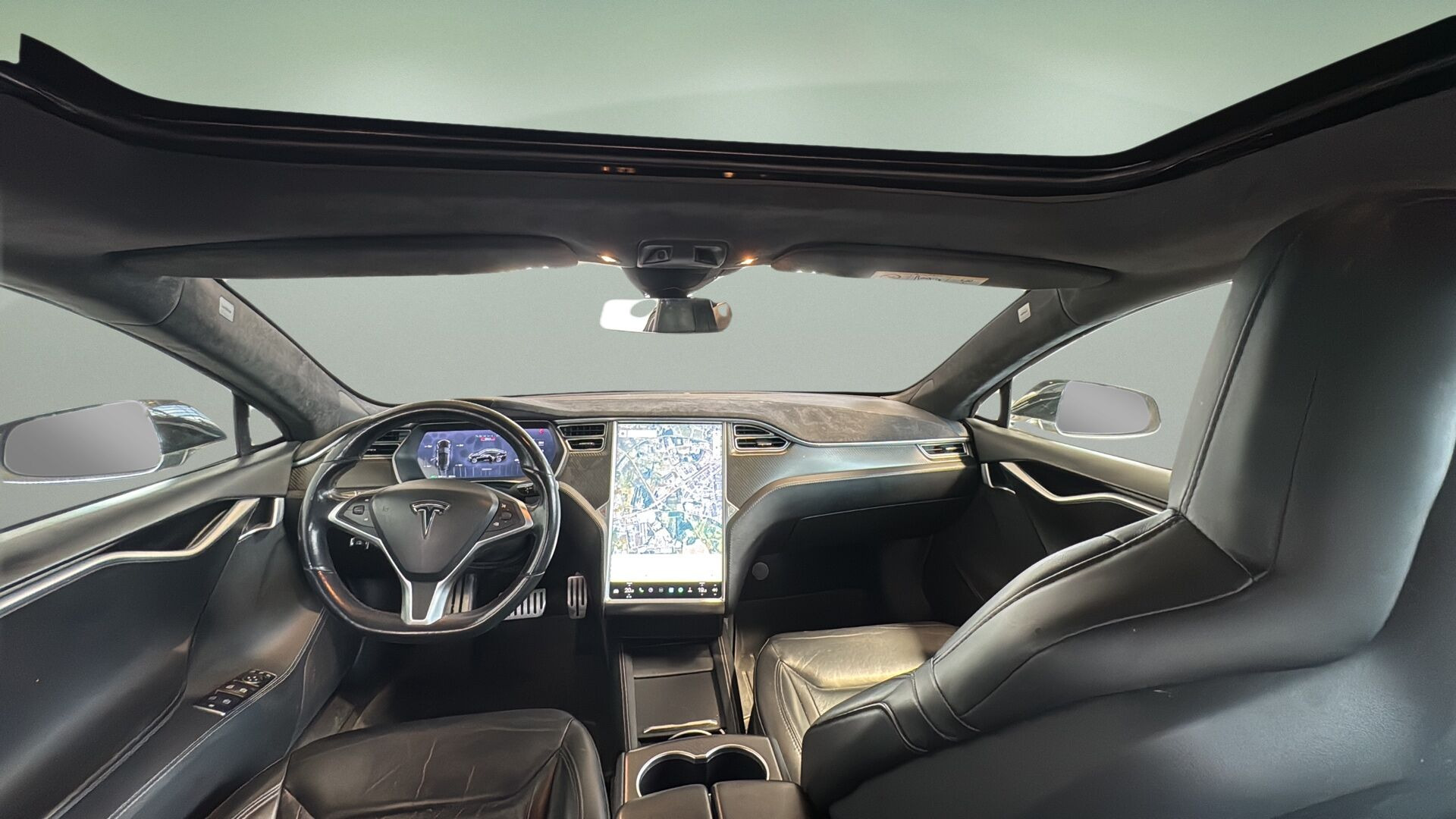 Sort Tesla Model S fra 2015