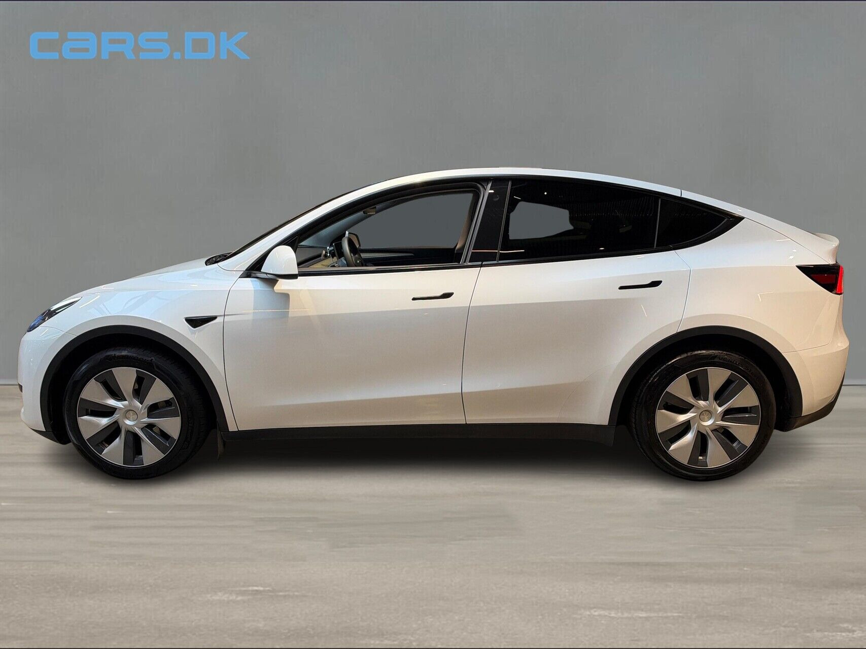 Hvid Tesla Model Y fra 2023