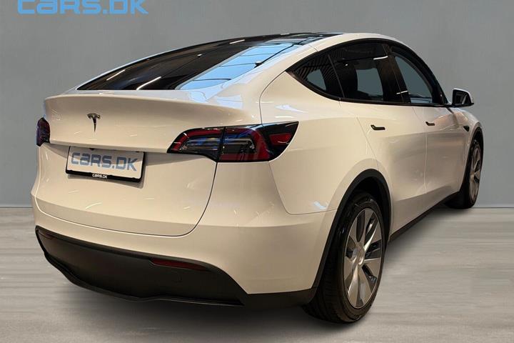 Hvid Tesla Model Y fra 2023