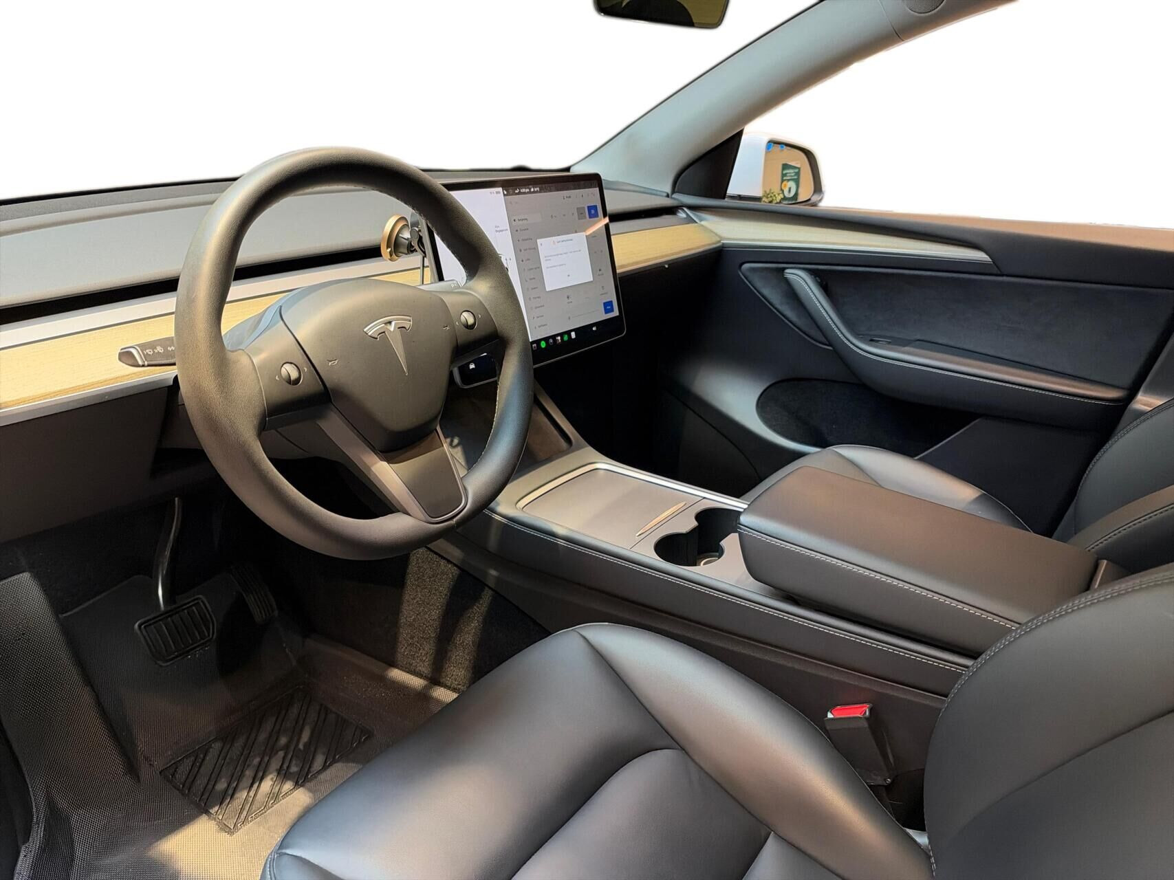 Hvid Tesla Model Y fra 2023