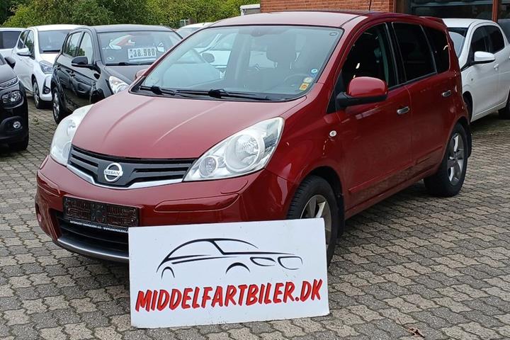 Rød Nissan Note fra 2011