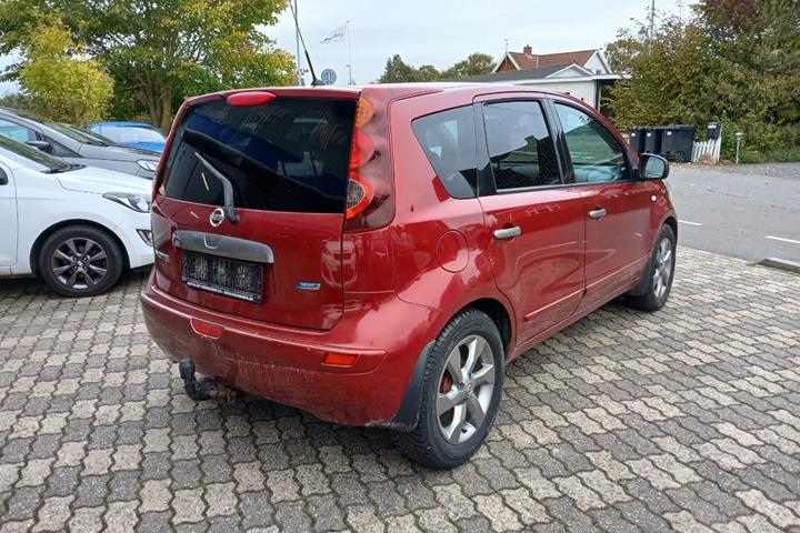 Rød Nissan Note fra 2011